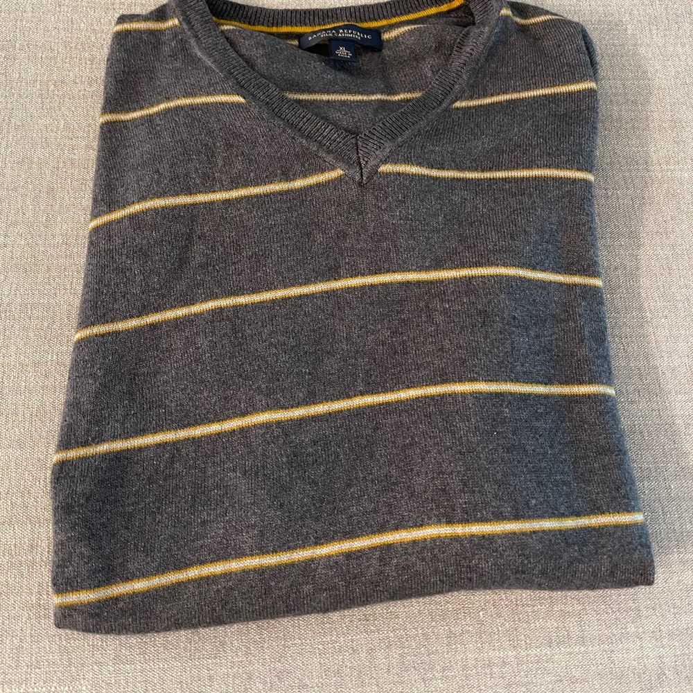 Men’s Banana Republic silk cashmere sweater